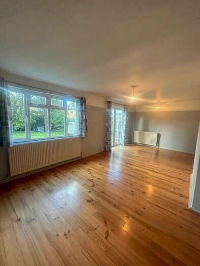 3 Bedroom Terraced House To Rent In Berrylands Road, Surbiton, KT5