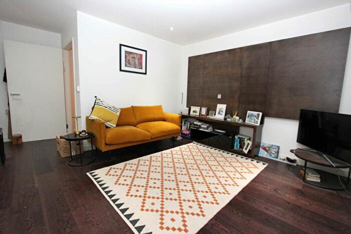 1 Bedroom Flat To Rent In The Highway, Wapping, E1W