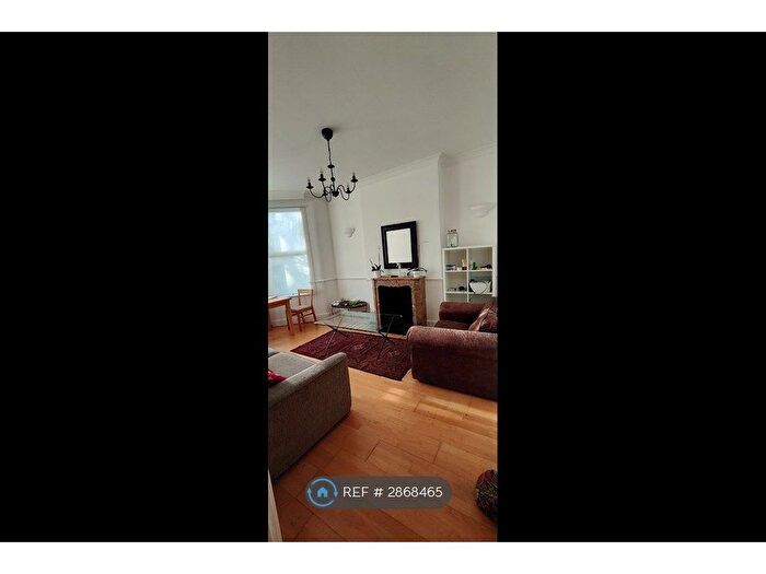 2 Bedroom Flat To Rent In Kensal Green, London, NW10