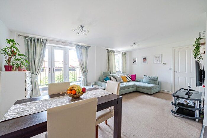 1 Bedroom Flat For Sale In Potter Crescent, Wokingham, Berkshire, RG41