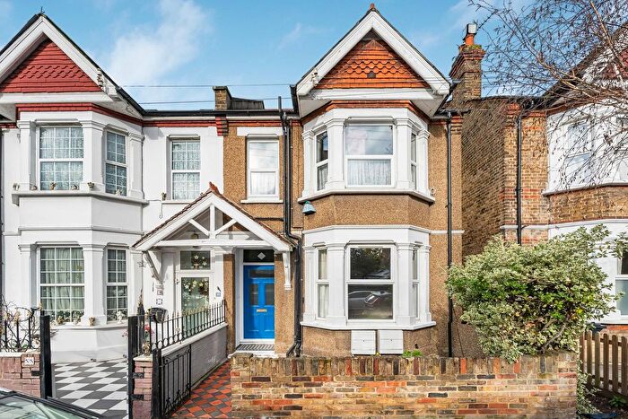 2 Bedroom Flat For Sale In Elthorne Park Road, Hanwell, W7