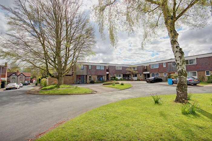 4 Bedroom Link Detached House For Sale In Priory Close, Swanland, North Ferriby, HU14