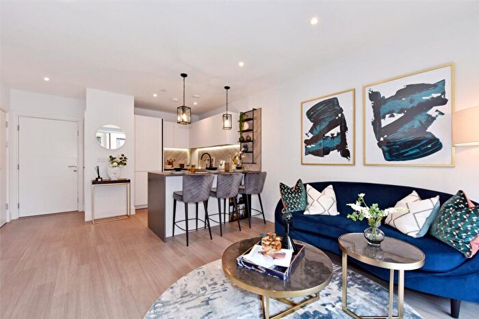 2 Bedroom Apartment To Rent In Darjeeling House, Memorial Avenue, Slough, Berkshire, SL1