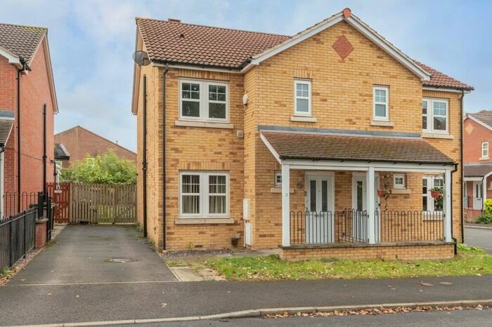 3 Bedroom Semi-Detached House To Rent In Hawthorn Mews, Leeds, LS14