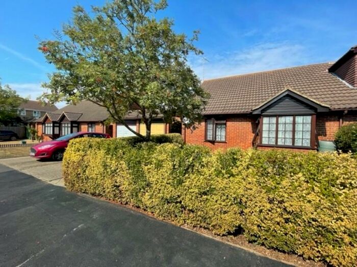 2 Bedroom Semi-Detached Bungalow To Rent In Princess Gardens, Rochford, SS4