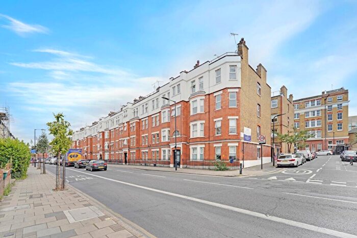 3 Bedroom Flat To Rent In Graham Mansions (), Hackney., E8