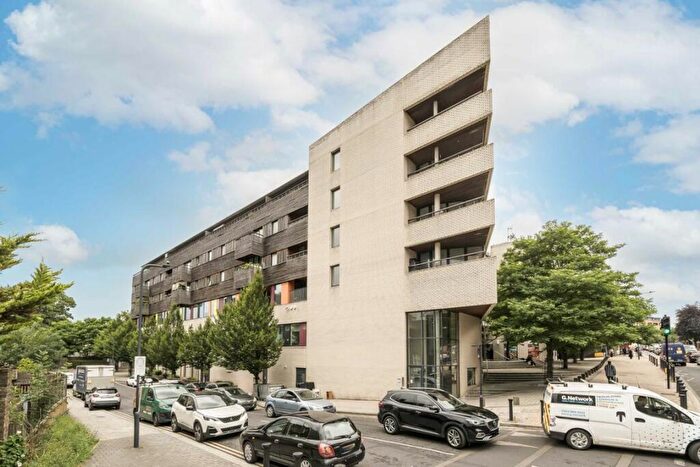 2 Bedroom Flat To Rent In Hillside, Willesden, NW10