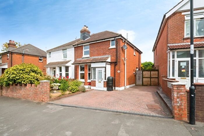 3 Bedroom Semi-Detached House For Sale In Beulah Road, Southampton, SO16