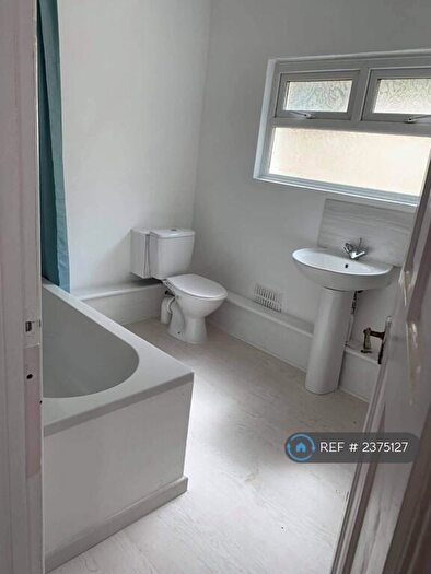 1 Bedroom Flat To Rent In High Street, Ferndale, CF43
