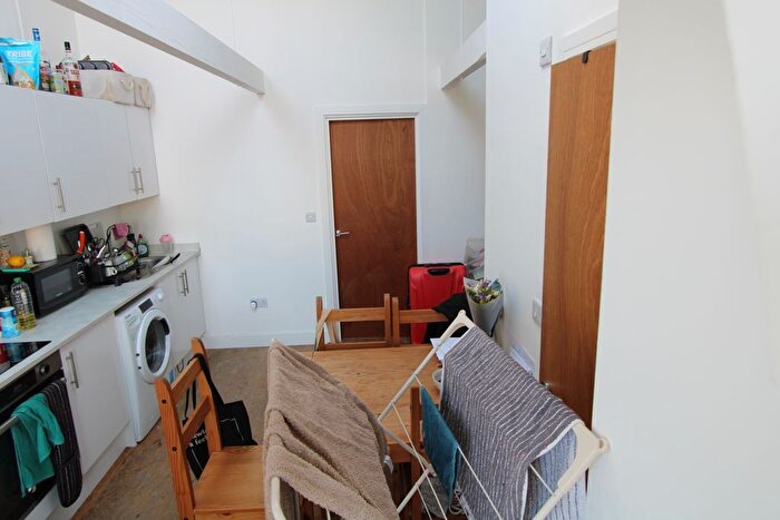 4 Bedroom Flat To Rent In Silk Mews, London, SE11