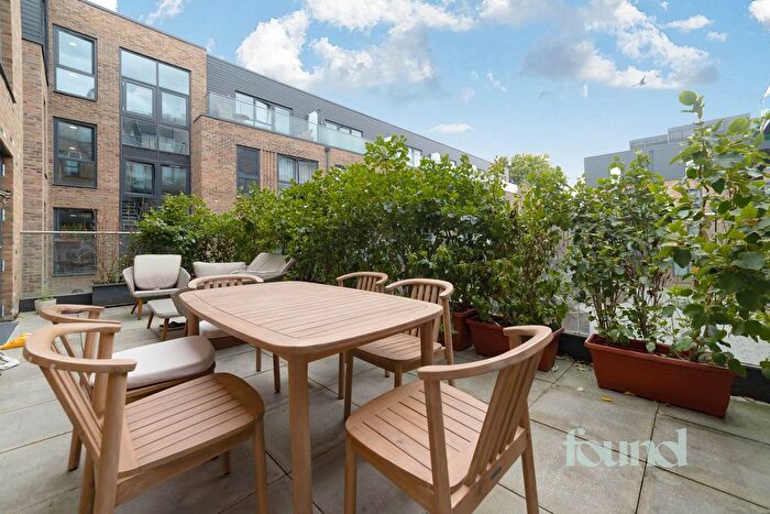 3 Bedroom Flat To Rent In Lion Wharf Road, Isleworth, TW7