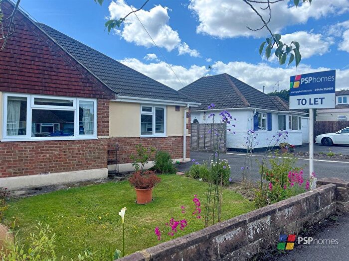 2 Bedroom Bungalow To Rent In Ravenswood Road, Burgess Hill, RH15