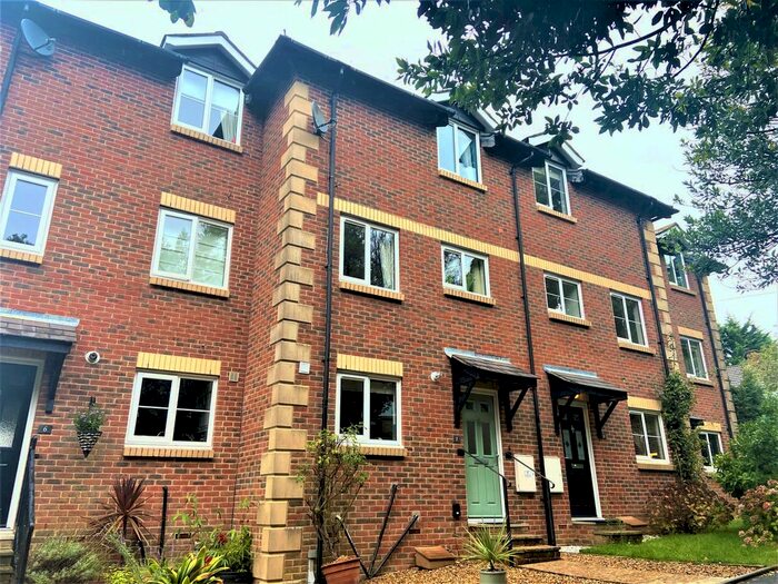 4 Bedroom Town House To Rent In Pavilion Rise, East Hill Road, Ryde, PO33