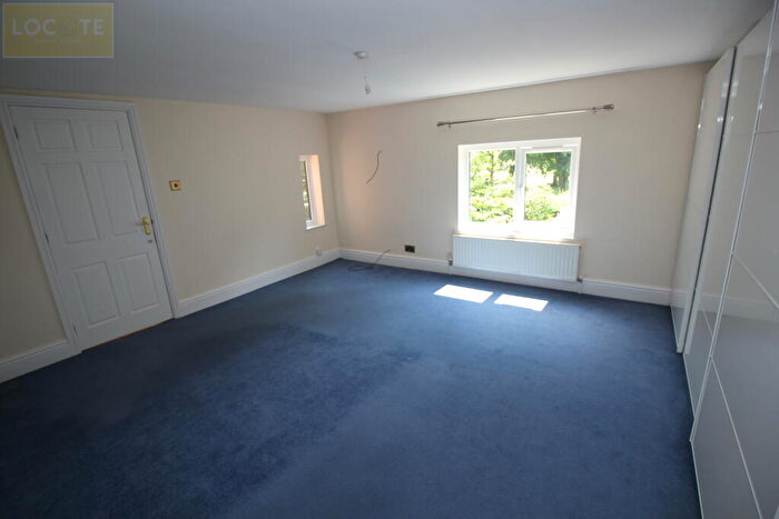 4 Bedroom Semi-Detached House To Rent In Roe Green, Worsley, Manchester, M28