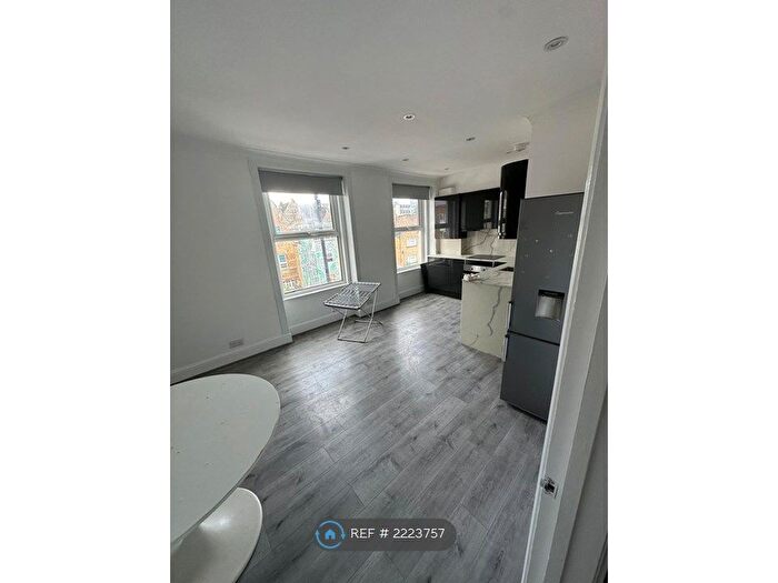 2 Bedroom Flat To Rent In Bethnal Green Road, London, E2