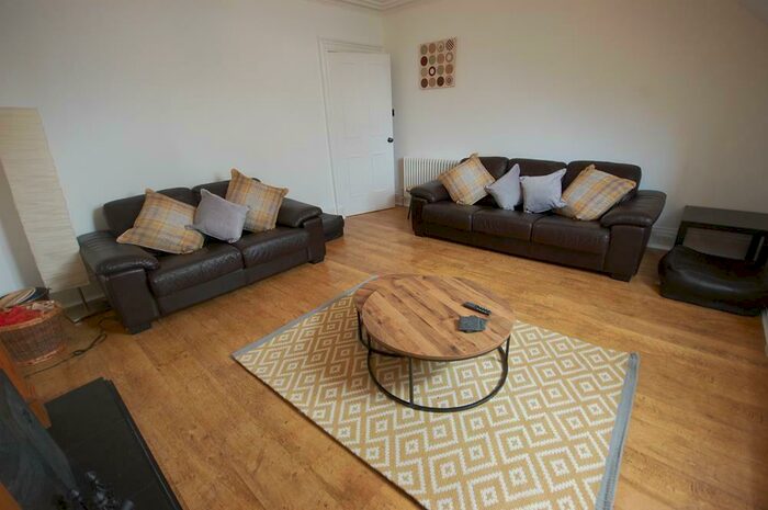 2 Bedroom Flat To Rent In Rosemount Place, Top Floor, Aberdeen, AB25