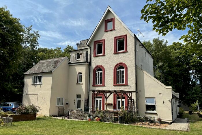 2 Bedroom Maisonette To Rent In Shipley Bridge, Horley, RH6