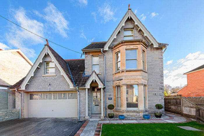 5 Bedroom Detached House For Sale In Leigh Road, Street, BA16