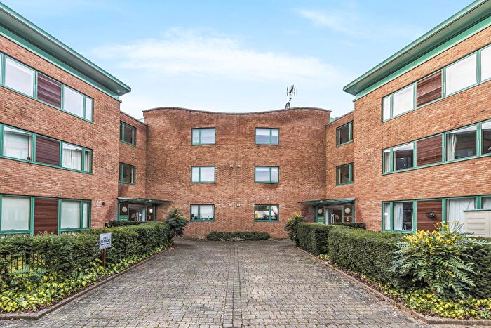 2 Bedroom Apartment To Rent In Queens Gate, Summertown, OX2