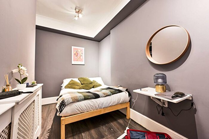 2 Bedroom Flat For Sale In Collingham Place, Earls Court, London, SW5