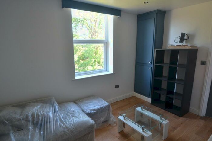 1 Bedroom Flat To Rent In Langford Road, West Didsbury, Manchester, M20