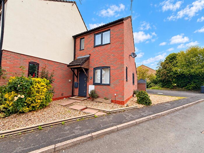 1 Bedroom End Of Terrace House For Sale In Willow Close, Alcester, B49