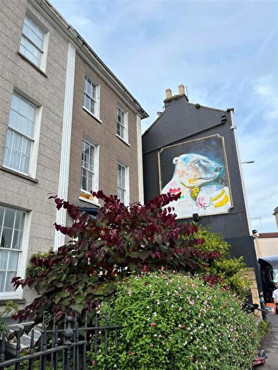 3 Bedroom Flat To Rent In St. Michaels Hill, Bristol, BS2