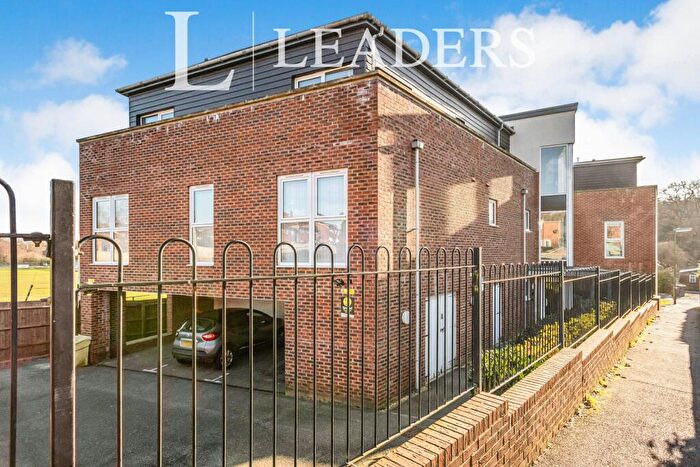 2 Bedroom Flat To Rent In Fenway House, Boston Road, RH16