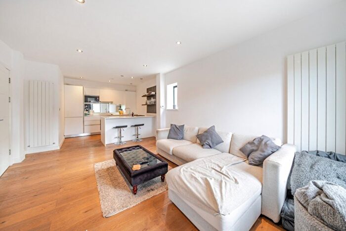 3 Bedroom Flat For Sale In Bemish Road, London, SW15