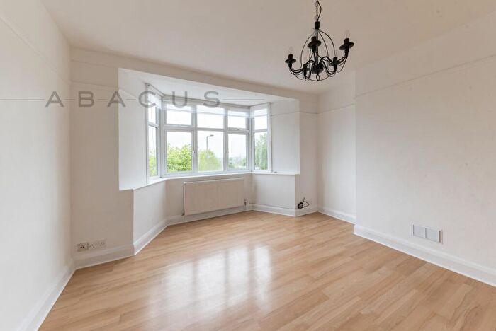 2 Bedroom Flat To Rent In Sherwood Hall, East End Road, London, N2