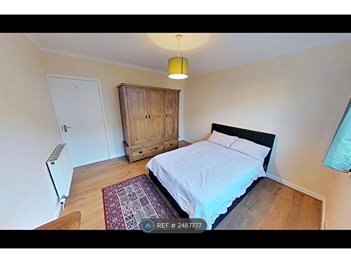 2 Bedroom Flat To Rent In Caiystane Gardens, Edinburgh, EH10