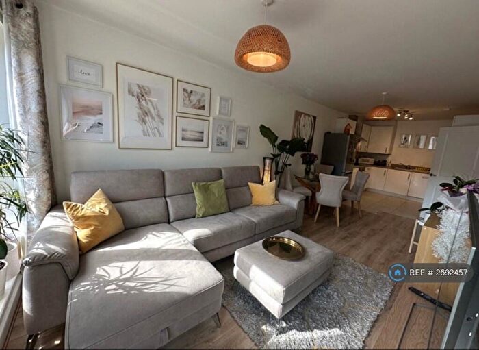 2 Bedroom Flat To Rent In Halligans Court, London, BR2