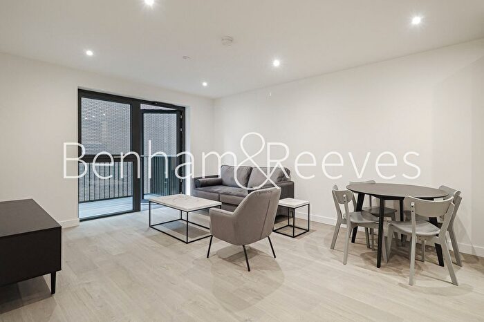 1 Bedroom Flat To Rent In Scarlet Court, Woodberry Park, N4