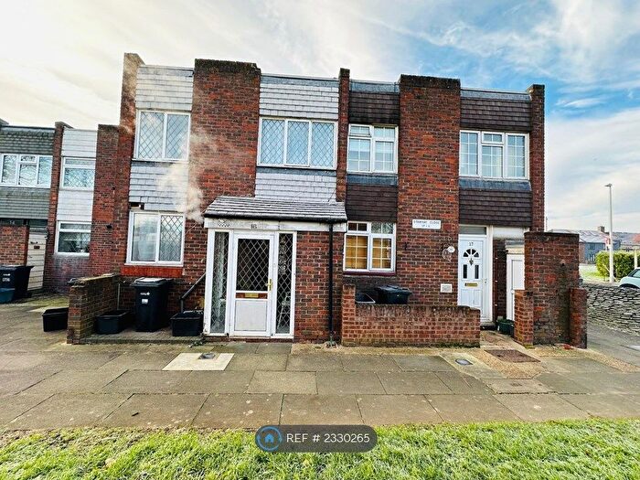 4 Bedroom Terraced House To Rent In Stanway Close, Chigwell, IG7
