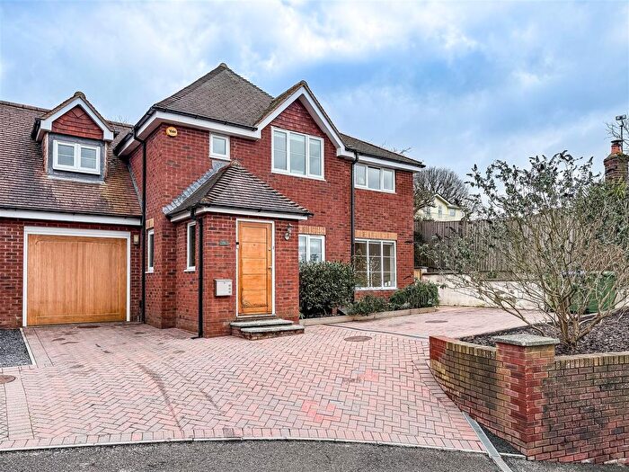 4 Bedroom Link Detached House For Sale In Riverside Avenue, Wallington, PO16