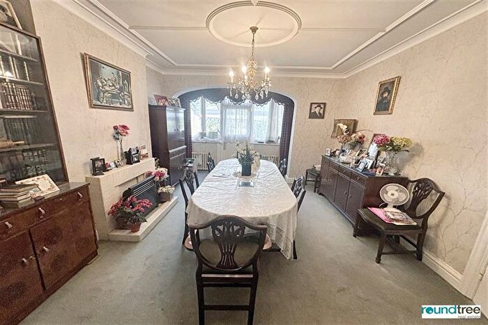 4 Bedroom Semi-Detached House For Sale In Brookside Road, Golders Green, NW11