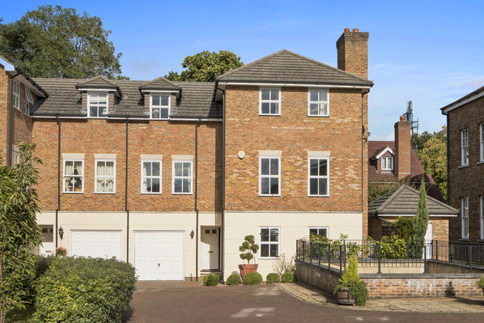 5 Bedroom House To Rent In Ellesmere Place, Walton, KT12