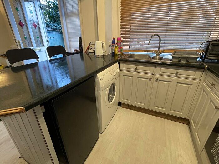 1 Bedroom Flat To Rent In High Road, SO16