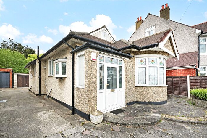 2 Bedroom Bungalow For Sale In Heathcote Grove, Chingford, London, E4
