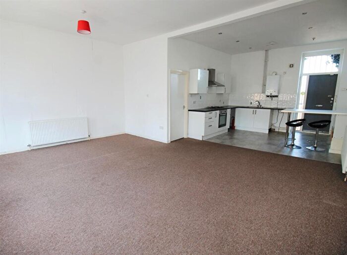 2 Bedroom Flat To Rent In Holton Road, Barry, CF63