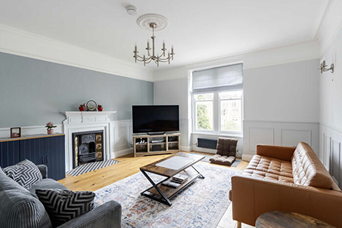 2 Bedroom Flat For Sale In St Johns Road, Clifton, Bristol, BS8