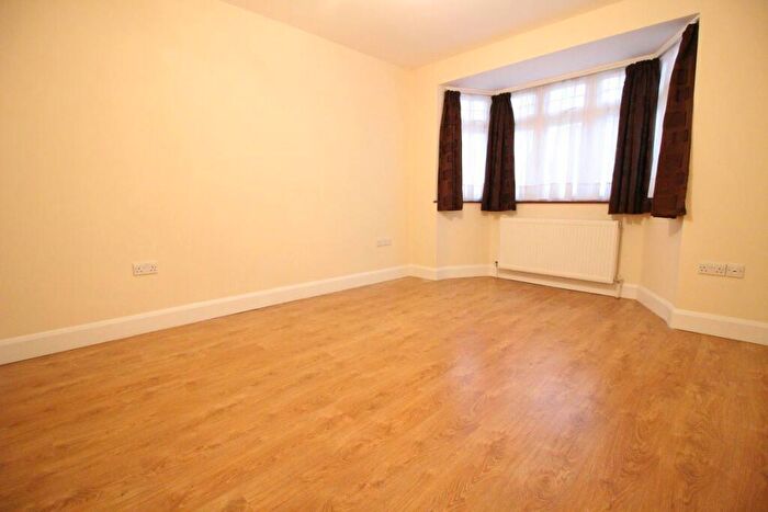 4 Bedroom House To Rent In Bovingdon Avenue, Wembley, HA9
