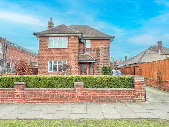 3 Bedroom Detached House For Sale In Westward Ho, Grimsby, DN34