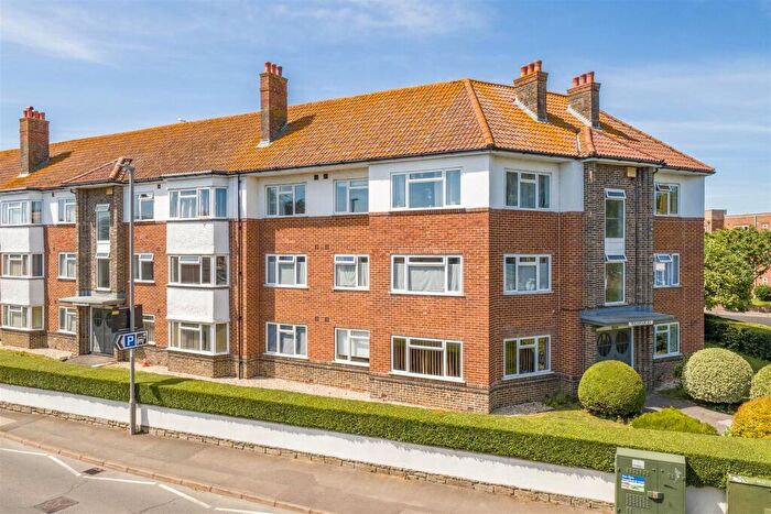 2 Bedroom Apartment For Sale In West Court, Bridport, DT6