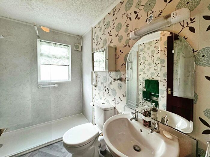 2 Bedroom Detached House For Sale In Oakland Glen, Walton-le-Dale, Preston, Lancashire, PR5