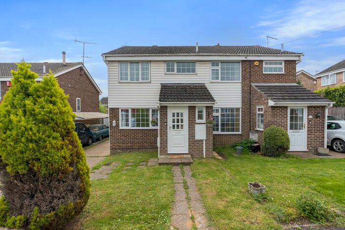 3 Bedroom Semi-Detached House For Sale In Lake Drive, Rochester, Kent, ME3