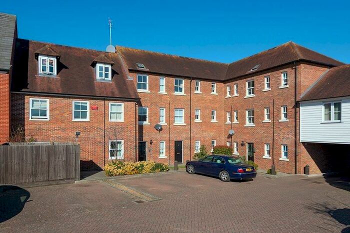 2 Bedroom Apartment To Rent In The Spires, Canterbury, CT2