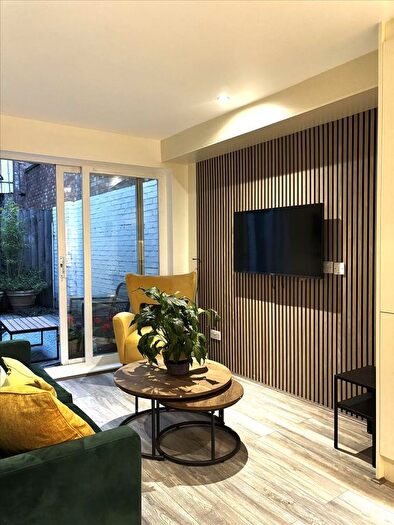 4 Bedroom Flat To Rent In Sidney Grove, Clerkenwell, London, EC1V