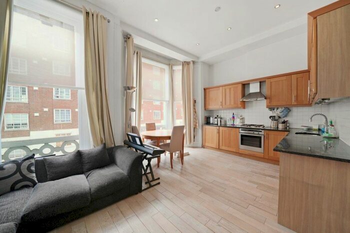 2 Bedroom Flat To Rent In Hatherley Grove, Westbourne Grove, London, W2