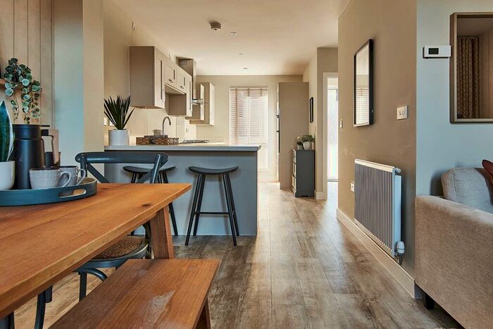 3 Bedroom Semi Detached House For Sale In Stourbridge Road, Bromsgrove, B61